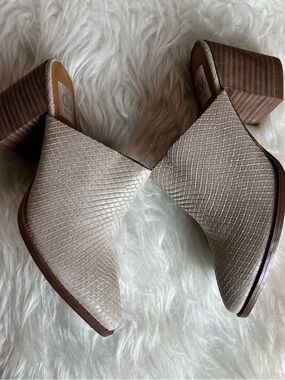 DV by Dolce Vita Beige Snakeskin-Textured Block Heel Mules
